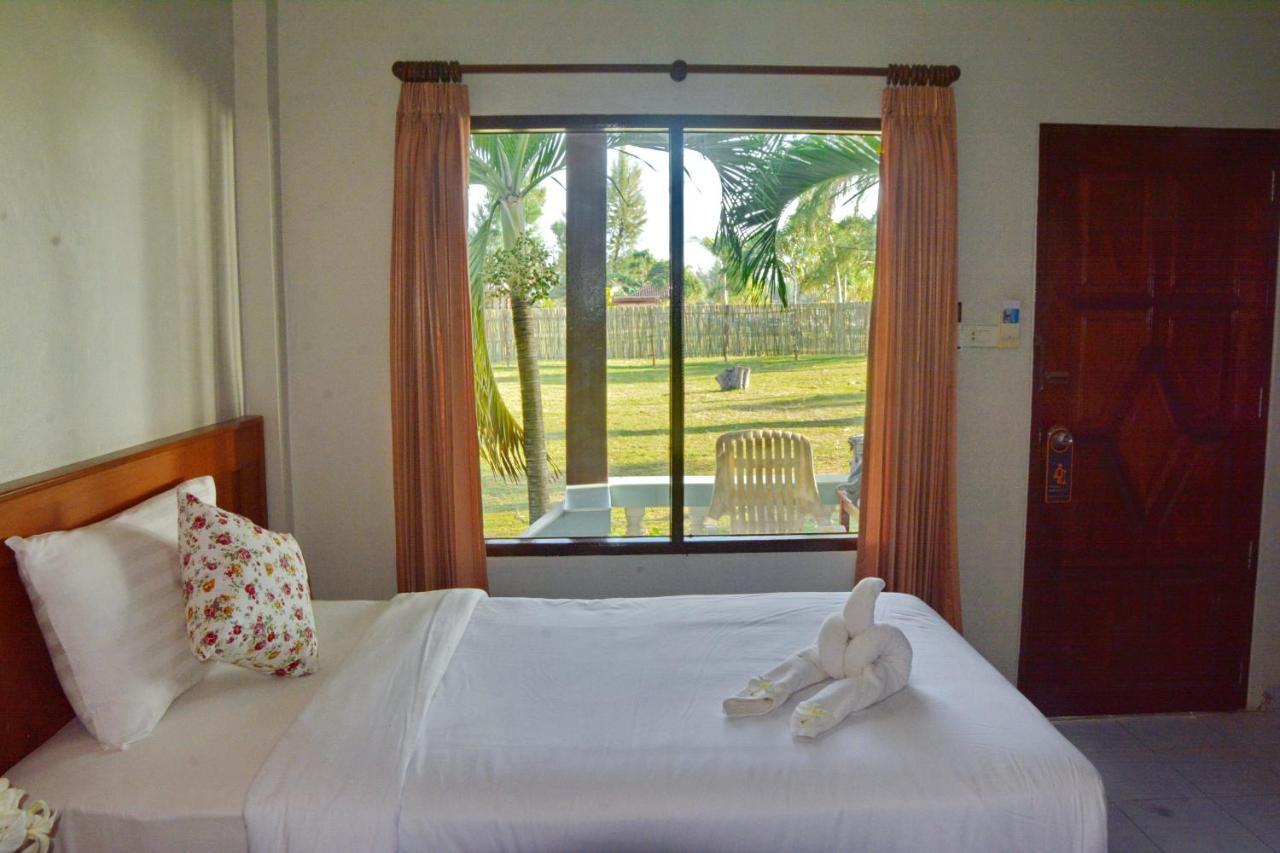Klongdao Beach Resort Koh Lanta Exterior photo