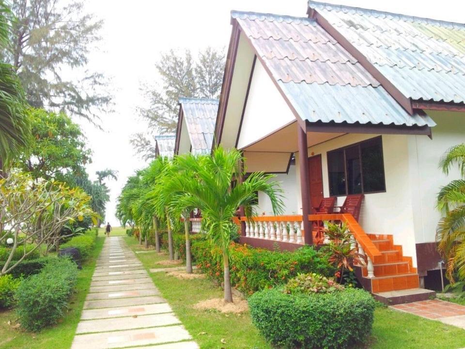 Klongdao Beach Resort Koh Lanta Exterior photo