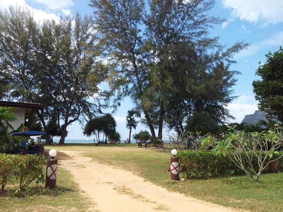 Klongdao Beach Resort Koh Lanta Exterior photo