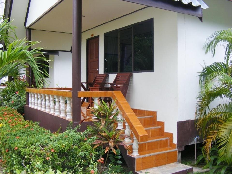 Klongdao Beach Resort Koh Lanta Exterior photo