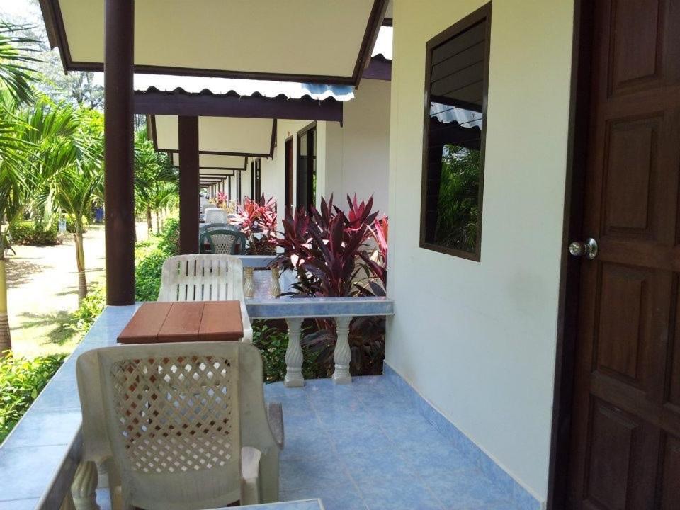 Klongdao Beach Resort Koh Lanta Exterior photo